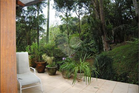 11_photo/94ce54d913.46ae6cbe0761d4fa-ATLAS-18ad49d3-53ed-400a-af67-762b8a6d734b.jpg de casa de condomínio à venda com 3 quartos, 400m² em Gramado, Embu das Artes