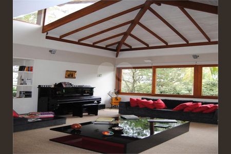 4_photo/94ce54d913.46ae6cbe0761d4fa-ATLAS-21800d71-47fe-4992-9b3c-fb9165eae587.jpg de casa de condomínio à venda com 3 quartos, 400m² em Gramado, Embu das Artes