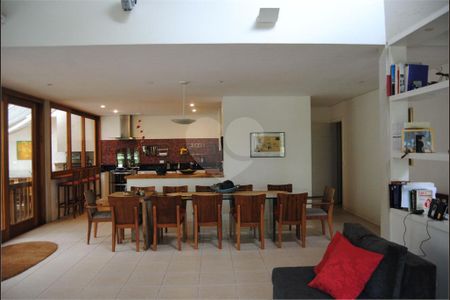 7_photo/94ce54d913.46ae6cbe0761d4fa-ATLAS-e748244f-ba71-4e31-9a6f-b5667387759d.jpg de casa de condomínio à venda com 3 quartos, 400m² em Gramado, Embu das Artes