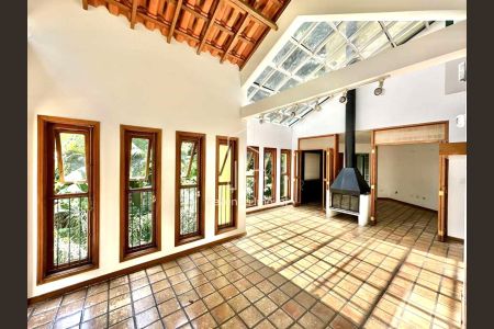 13_photo/94ce54d919.c004be0b05d3a304-ATLAS-9ca3c27d-dece-4b21-9b3c-0bd75aa5871f.jpg de casa à venda com 3 quartos, 485m² em Gramado, Embu das Artes