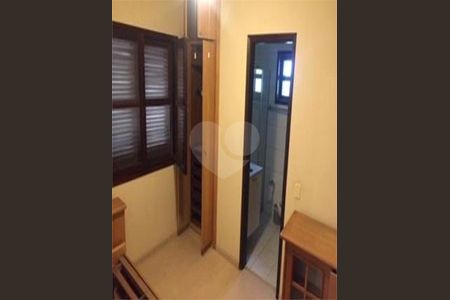 8_photo/94ce54df0f.cb4a3f4e1d4d223a-ATLAS-52fa28a6-9aba-4398-8588-a6833899b10d.jpg de casa à venda com 6 quartos, 333m² em Condomínio Iolanda, Taboão da Serra