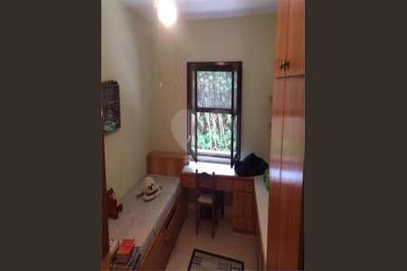 5_photo/94ce54df0f.cb4a3f4e1d4d223a-ATLAS-73e435fc-47f8-49aa-9e9d-2849476ea6b5.jpg de casa à venda com 6 quartos, 333m² em Condomínio Iolanda, Taboão da Serra