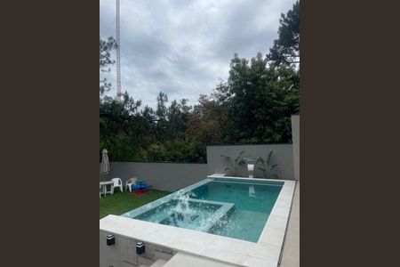 4_photo/94ce552b7f.7a802cfb1ffc346d-ATLAS-0a8c40aa-6630-4b25-8d17-16099b391b2f.jpg de casa à venda com 3 quartos, 315m² em Jardim Barbacena, Cotia