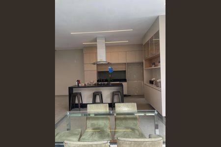 7_photo/94ce552b7f.7a802cfb1ffc346d-ATLAS-f96222d2-2a38-4d08-8d5a-13cf318bc4e7.jpg de casa à venda com 3 quartos, 315m² em Jardim Barbacena, Cotia