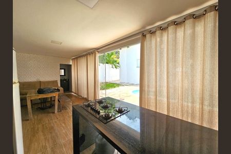 8_photo/94ce552c4d.b17d436783b79086-ATLAS-a2a70a8a-296e-406b-9d22-e62a47dce9b9.jpg de casa de condomínio à venda com 3 quartos, 245m² em Gramado, Cotia