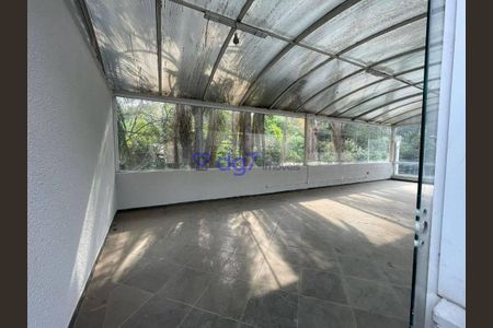 34_photo/94ce552c57.b4213f2504feb088-ATLAS-5e01b50c-20df-4e7a-868d-86bceaf329e4.jpg de casa à venda com 3 quartos, 330m² em Jardim Barbacena, Cotia