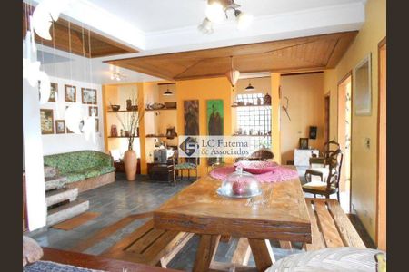 8_photo/94ce552dfb.cdcaac75409d31be-ATLAS-5f2663df-55b4-44bd-97a9-0e3d32afb267.jpg de casa de condomínio à venda com 3 quartos, 350m² em Gramado, Cotia