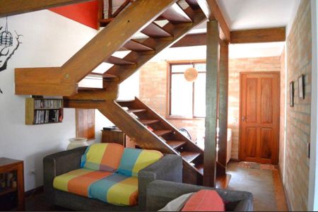 7_photo/94ce55341d.ae3d86bef28e162d-ATLAS-53cf79bc-81de-4af2-9ed3-e5438a8111a1.jpg de casa à venda com 3 quartos, 215m² em Jardim Recanto Suave, Cotia