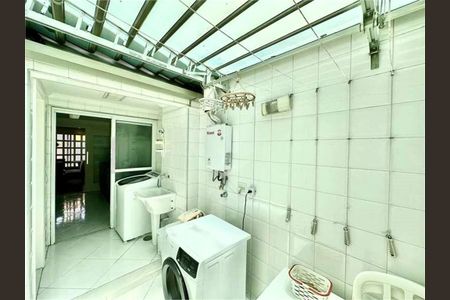 6_photo/94ce5537c3.9a91a49bb085b9d1-ATLAS-557ca21d-d515-40a6-a5bf-a9ca2377d98a.jpg de casa de condomínio à venda com 3 quartos, 209m² em Granja Viana, Cotia