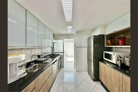 8_photo/94ce5537c3.9a91a49bb085b9d1-ATLAS-c454c55e-a782-4e93-833a-bef83ebe1d9a.jpg de casa de condomínio à venda com 3 quartos, 209m² em Granja Viana, Cotia