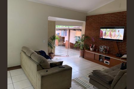 7_photo/94ce554ac1.50dcffd0bfa00027-ATLAS-9e6bef93-8d0e-4a85-931a-4fa4dd24b263.jpg de casa à venda com 3 quartos, 200m² em Jardim Recanto Suave, Cotia