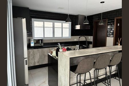 43_photo/94ce554bbb.dc8bbd111761e841-ATLAS-ad561678-90f2-4f9d-92d0-85664398382f.jpg de casa para alugar com 4 quartos, 340m² em Lageadinho, Cotia