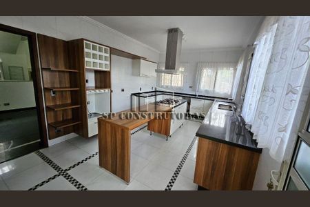 13_photo/94ce554bc5.73834011101d114a-ATLAS-befe8ec2-94b3-4b20-bee8-e5561f6a6ee9.jpg de casa para alugar com 5 quartos, 400m² em Parque Frondoso, Cotia