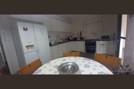 5_photo/94ce554c9b.49e5f4e107e90c19-ATLAS-6550fb01-9359-4823-b37a-9f4bae5636e4.jpg de casa à venda com 4 quartos, 343m² em Parque Frondoso, Cotia