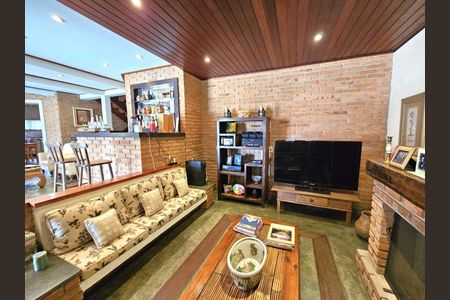 10_photo/94ce554d31.c3f00cfadba54684-ATLAS-e2ae84a9-b4e6-4601-b341-ee0627fb398c.jpg de casa à venda com 3 quartos, 363m² em Granja Viana, Cotia