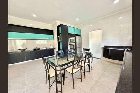 12_photo/94ce55514d.f9fd596f8c1c84e9-ATLAS-da6acdaa-d254-4df2-a57f-8d2708a56f61.jpg de casa de condomínio à venda com 3 quartos, 359m² em Parque Primavera, Carapicuíba