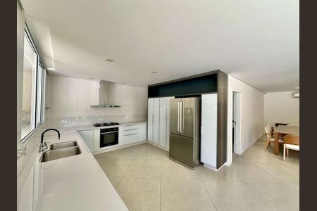 8_photo/94ce5552c3.cc80a849dbb3670d-ATLAS-2f90613d-40c4-4de6-923d-9d23cc16d2fc.jpg de casa de condomínio à venda com 3 quartos, 574m² em Jardim Helena, Carapicuíba