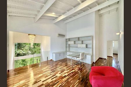 10_photo/94ce5552c3.cc80a849dbb3670d-ATLAS-53f95054-8109-4e63-83ab-eff7bc779da5.jpg de casa de condomínio à venda com 3 quartos, 574m² em Jardim Helena, Carapicuíba