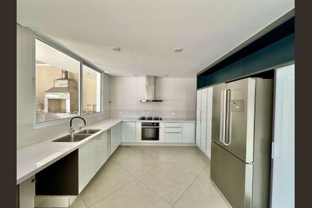 12_photo/94ce5552c3.cc80a849dbb3670d-ATLAS-5facb4b9-d8f8-465a-a51e-e71372bf0c5f.jpg de casa de condomínio à venda com 3 quartos, 574m² em Jardim Helena, Carapicuíba