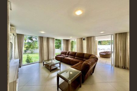 3_photo/94ce5552c3.cc80a849dbb3670d-ATLAS-68342d8e-5a11-48b1-afb7-6daef5c3f079.jpg de casa de condomínio à venda com 3 quartos, 574m² em Jardim Helena, Carapicuíba