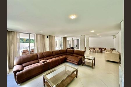 4_photo/94ce5552c3.cc80a849dbb3670d-ATLAS-861f133d-e5aa-4a6c-a665-1c19b5f057cf.jpg de casa de condomínio à venda com 3 quartos, 574m² em Jardim Helena, Carapicuíba