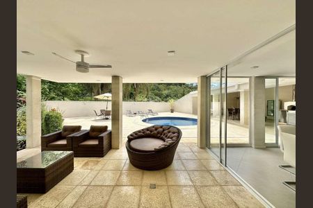 11_photo/94ce5552c3.cc80a849dbb3670d-ATLAS-d50d5296-d5ca-466b-bef3-e93c583d68b7.jpg de casa de condomínio à venda com 3 quartos, 574m² em Jardim Helena, Carapicuíba