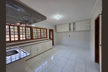 5_photo/94ce5553d7.f3189cc489d69288-ATLAS-2f25a46d-04bd-4625-8e11-e24b5a90ba62.jpg de casa para alugar com 4 quartos, 346m² em Parque Primavera, Carapicuíba