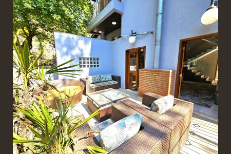 7_photo/94ce5554bb.07fb07773285f6be-ATLAS-d129b506-abb6-4151-802d-e6cc4804764e.jpg de casa de condomínio à venda com 3 quartos, 449m² em Granja Viana, Carapicuíba