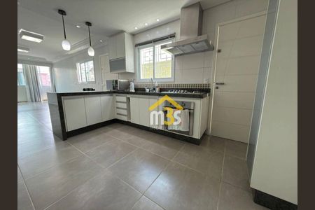 11_photo/94ce55763f.8a734c1c2a3b006e-ATLAS-7394e2b7-c054-4f6c-ad8e-6d965f700481.jpg de casa à venda com 3 quartos, 245m² em Conceicao, Osasco