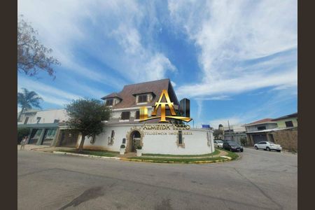 5_photo/94ce5cb01b.561dcad3d0cedf12-ATLAS-9226e9f8-478d-4e18-a9fc-d6c79c9b0e3a.jpg de casa para alugar com 4 quartos, 359m² em Jardim Sao Caetano, São Caetano do Sul