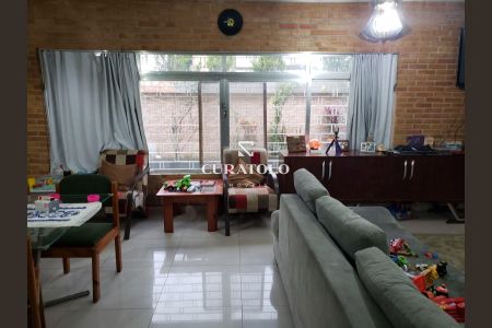 2_photo/94ce5cb02f.8ae1cb5ed2a1280b-ATLAS-953ccaa3-d7da-4587-81ba-6337433d7836.jpg de casa à venda com 3 quartos, 206m² em Jardim Sao Caetano, São Caetano do Sul