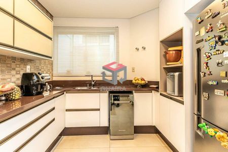 5_photo/94ce5cc141.c4d9960d4e7c8e66-ATLAS-390d7d52-4184-4e89-9f02-82c444b86080.jpg de casa à venda com 3 quartos, 350m² em Santo Antônio, São Caetano do Sul