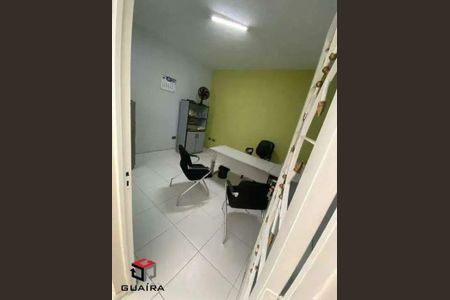 5_photo/94ce5d2843.3679ba45c80b6010-ATLAS-e38aaaac-a831-41b0-aa81-a78c822085f1.jpg de casa para alugar com 4 quartos, 220m² em Santa Maria, São Caetano do Sul