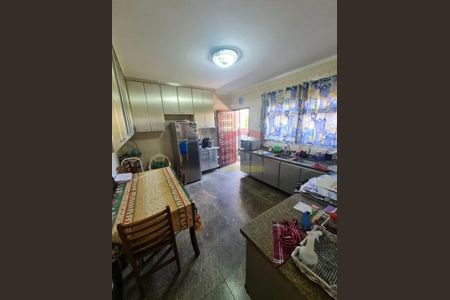 2_photo/94ce5f6ba9.5b63f18bcccc212e-ATLAS-2f8ee405-5e37-46d5-91b7-c14d05d2aef8.jpg de casa à venda com 5 quartos, 250m² em Parque Novo Mundo, São Paulo