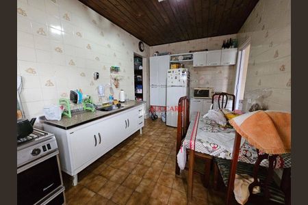 6_photo/94ce5f743b.04f4efb4ec0e2ec3-ATLAS-b3dd611a-fe05-4dd0-a813-67fbbdca96d5.jpg de casa à venda com 5 quartos, 136m² em Jardim Munhoz, Guarulhos