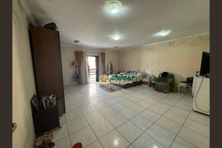 27_photo/94ce5f9a05.3b23032810cd57f9-ATLAS-af9c8a74-a2fc-470e-8869-d67d4f0cadd4.jpg de casa à venda com 3 quartos, 240m² em Vila Venditti, Guarulhos