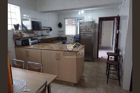 5_photo/94ce5f9a5f.081b0c9daab245fb-ATLAS-f7d886a9-97c3-4311-b94a-e1c70dbf6563.jpg de casa à venda com 4 quartos, 222m² em Vila Herminia, Guarulhos
