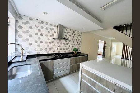 4_photo/94ce5fa1cd.93b8fa184532727f-ATLAS-1d41dd1c-18ef-4548-8a06-46a3920b7f0e.jpg de casa à venda com 4 quartos, 315m² em Ponte Grande, Guarulhos