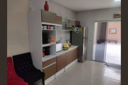 1_photo/94ce5fa3e1.4cea1a0b3f6bbd2f-ATLAS-b6513860-d5d2-40d5-ab27-da994cd59a88.jpg de casa à venda com 3 quartos, 240m² em Vila Melliani, Guarulhos