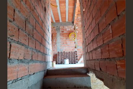 2_photo/94ce62026d.470e3b4ecc8ee2ef-ATLAS-125dd801-5b94-48e2-bab2-19c1f3b028ab.jpg de casa à venda com 5 quartos, 175m² em Jardim Cumbica, Guarulhos