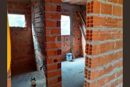 5_photo/94ce62026d.470e3b4ecc8ee2ef-ATLAS-ef73a995-cf9b-4755-82d2-9808353fbff7.jpg de casa à venda com 5 quartos, 175m² em Jardim Cumbica, Guarulhos