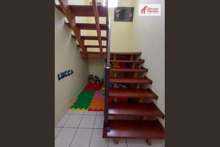 11_photo/94ce62089f.ee31d1fd9df23408-ATLAS-9acfe000-ebec-426e-b7a6-b13c4aa40f2c.jpg de casa à venda com 3 quartos, 246m² em Parque Industrial Cumbica, Guarulhos