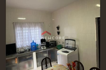 13_photo/94ce620f57.93b8fa184532727f-ATLAS-94d89a07-0e95-4b48-8eb3-37254dce7e2b.jpg de casa à venda com 4 quartos, 250m² em Parque Industrial Cumbica, Guarulhos