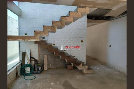 5_photo/94ce625665.524c4fcdd351d82c-ATLAS-d0f2dfc2-657f-439a-869a-6c6c4ddc2d45.jpg de casa à venda com 4 quartos, 450m² em Conjunto Marcos Freire, Guarulhos