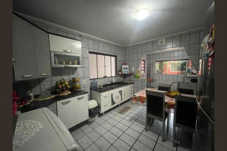6_photo/94ce62686b.6fe88814f58c8792-ATLAS-7a93d6a2-5796-4dcf-a6f0-43017021e7f7.jpg de casa à venda com 3 quartos, 316m² em Jardim Angelica, Guarulhos
