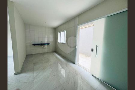 2_photo/94ce62bfb5.c7baea140fc48cda-ATLAS-1f8b4014-0261-47be-8bb2-26e65fd3c52b.jpg de casa à venda com 2 quartos, 72m² em Parque Piratininga, Itaquaquecetuba