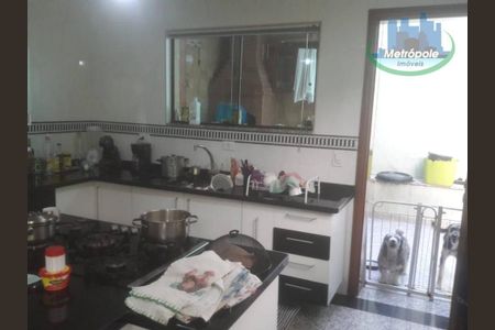 21_photo/94ce62f8d1.1cf36469cc62d903-ATLAS-949259df-7021-4e6f-a596-13ef423a5650.jpg de casa à venda com 3 quartos, 210m² em Pimentas, Guarulhos