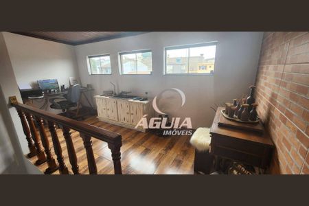 2_photo/94ce6837f5.adfe693aa2b53e17-ATLAS-1f6b7734-9fe2-4f89-8bb2-1a950e7625a6.jpg de casa à venda com 3 quartos, 245m² em Parque Erasmo Assunção, Santo André