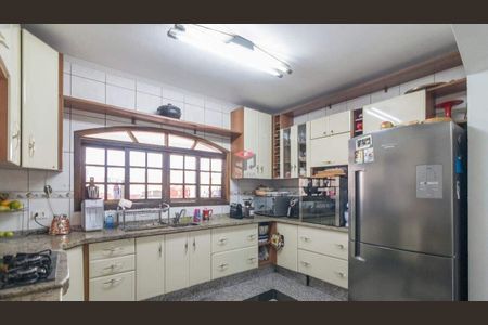 7_photo/94ce6849cb.c1dc00249eefaead-ATLAS-7b296f69-b4b6-4dcd-96ae-d69b0f54e507.jpg de casa à venda com 3 quartos, 244m² em Jardim Rina, Santo André