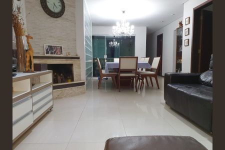 5_photo/94ce693f61.47918ad4c827a1e9-ATLAS-591363ef-a8f5-4983-8e1d-b4fcf7e384bd.jpg de casa à venda com 3 quartos, m² em RP7 (Regiões de Planejamento), Mauá